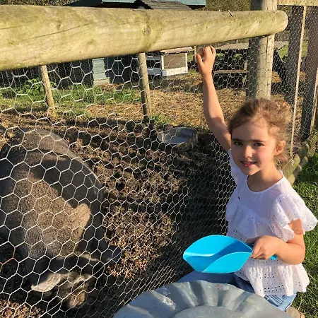 Willow Court Farm Studio: Family-Friendly Stay Near Legoland & Windsor-2