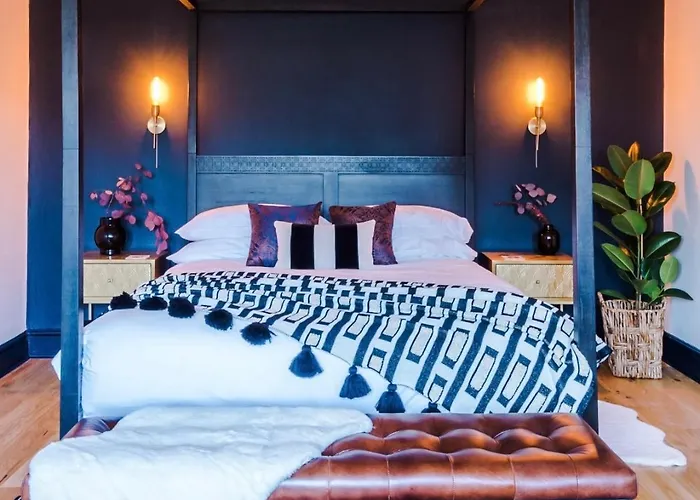 Casa By Grace: Luxury 4-Bed Windsor Home for Groups